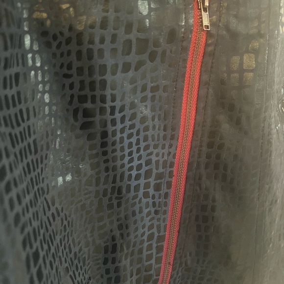 New English rose black vest with red zipper snake skin pattern ￼ - Picture 4 of 8